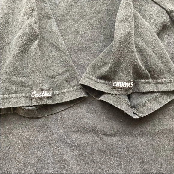 CROOKS & CASTLES Medusa Bandana T-Shirt - Picture 9 of 9